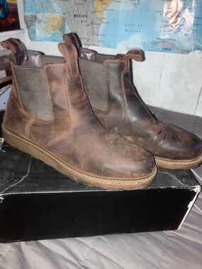 Men's Brown Leather Chukka Boots with Elastic Panels